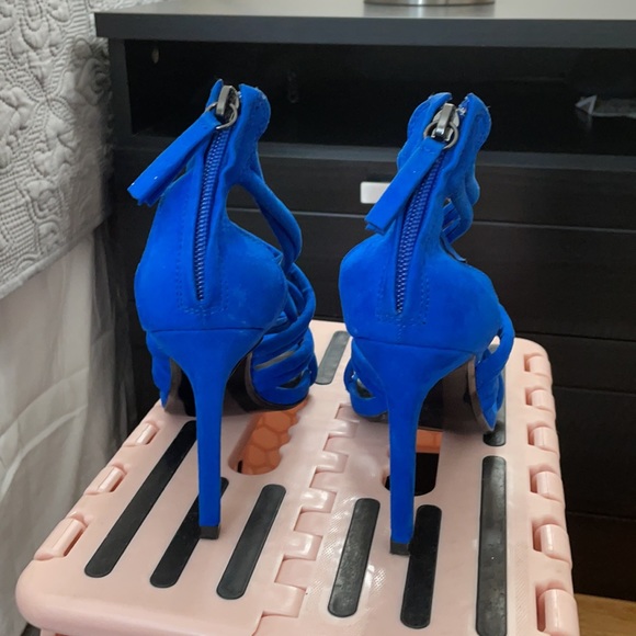 Shoes - Picture 3 of 4